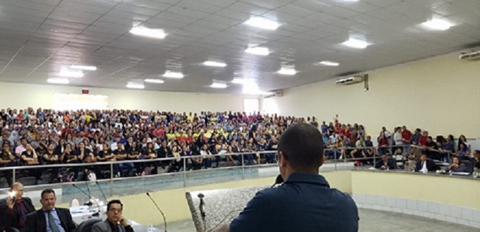 Comerciantes e populares ocupam Câmara de Vereadores de Brumado e solicitam readequação da Área Azul no município