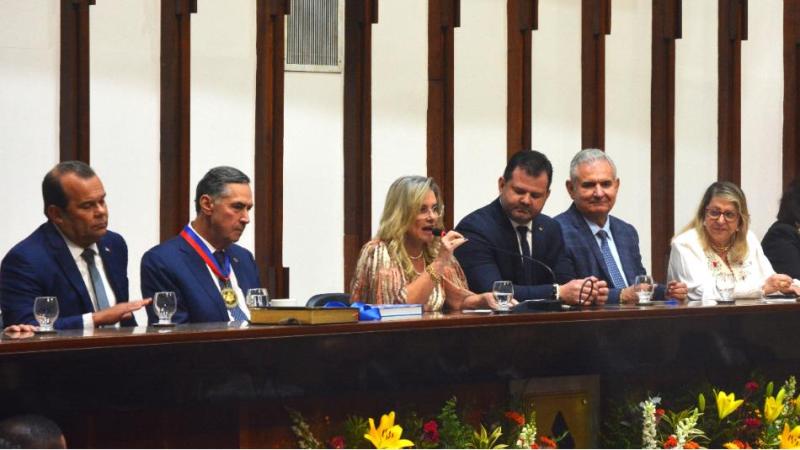 Ivana Bastos exalta Barroso: 'A Bahia reconhece um dos seus'