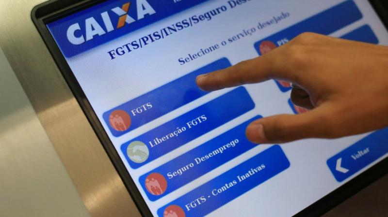 Menos da metade dos brasileiros com conta do FGTS quer sacar R$ 500