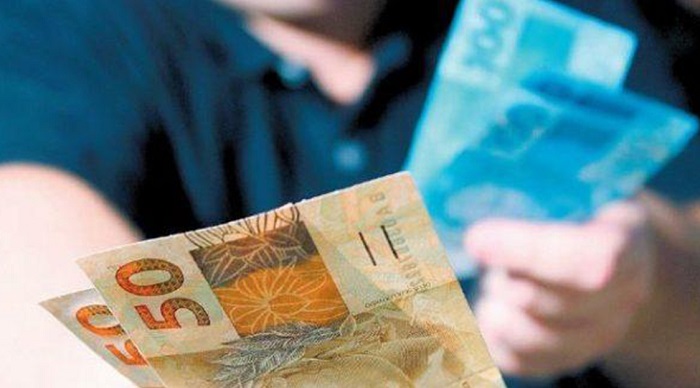 Bahia concede reajuste a mais de 18 mil servidores