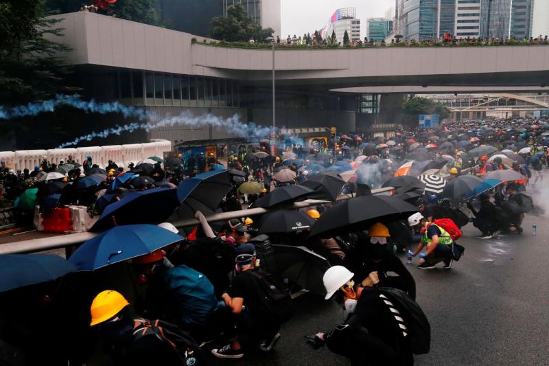 Protestos em Hong Kong se intensificam com prisão de ativistas