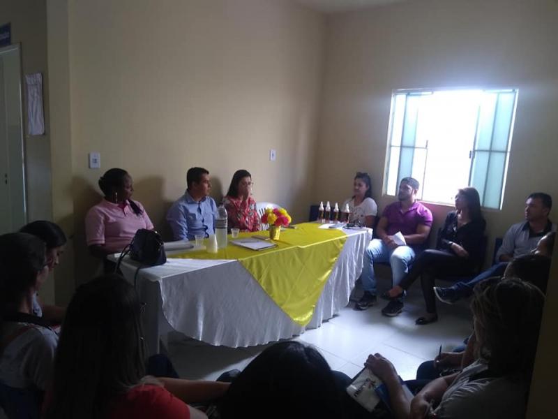 Guajeru: Administração realiza reuniões de avaliação com equipes das USFs e entrega de uniformes