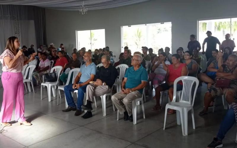 Garis de Aracatu receberam cesta básica e peixes para a semana santa
