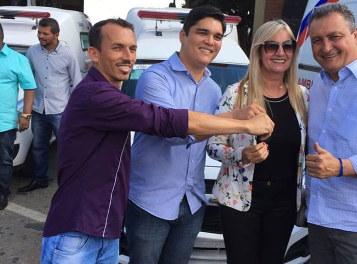 Governador Rui Costa beneficia Malhada de Pedras com ambulância 0km