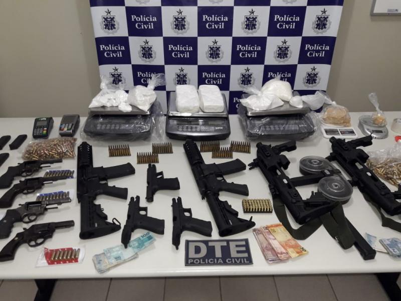 DTE  desmonta esconderijo de fuzis e metralhadoras em Vitoria da Conquista