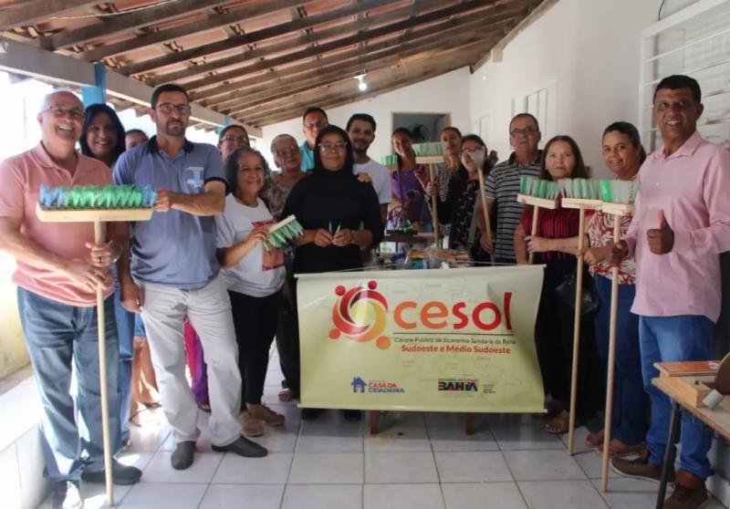 Aracatu: Curso de produção de Vassoura com garrafas Pet passa a ser ofertado em parceria com a Cesol
