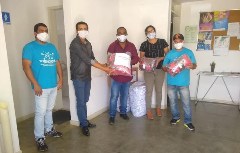 Guajeru: Prefeito recebe 4.000 mil máscaras artesanais do Governo do Estado