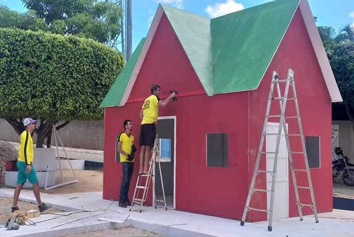 Guajeru: Prefeitura realiza instalação da ornamentação natalina 