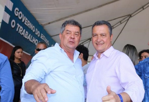 Rui inaugura escola e licita trecho de acesso em Rio do Antônio