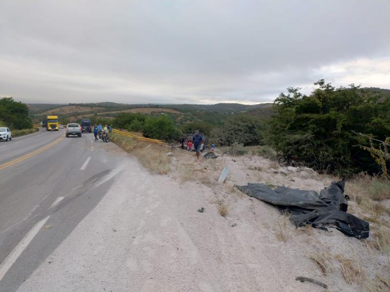 Motorista fica preso nas ferragens após acidente na Serra do Engano entre Vila Mariana e Anagé