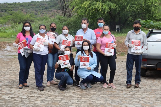Agentes de saúde e endemias realizam mutirão de limpeza na Vila Presidente Vargas em Brumado