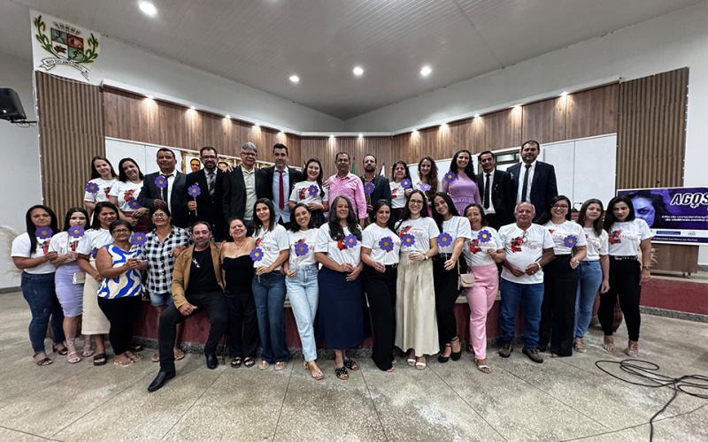 Integrantes da Assistência Social de Rio do Antônio faz abordagem sobre o tema Agosto Lilás na câmara