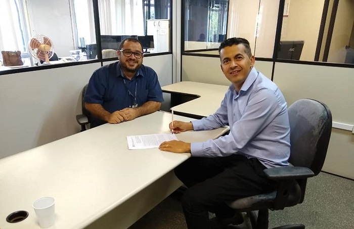 Governo de Guajeru assina mais uma vez o convênio do PAA Leite que atende atualmente cerca de 400 famílias no município