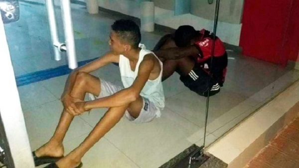 Caculé: Jovens entram em agência bancária para se refrescar com ar-condicionado e ficam presos 