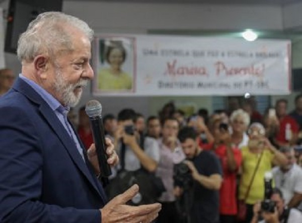 ‘Quem tem de queimar arquivo está no governo federal, e não Rui Costa’, diz Lula