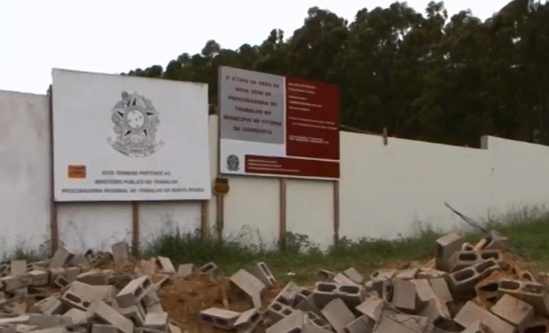 Prefeitura de Vitória da Conquista derruba muro em área Federal e é convocada a prestar esclarecimentos a PF