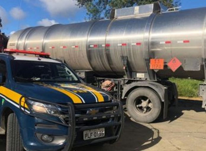 Sefaz intercepta mais uma carreta de combustível com nota fraudada em Vitória da Conquista