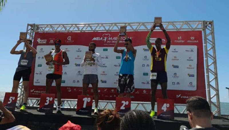 Brumadense conquista pódio na 6ª Meia Maratona do Descobrimento em Porto Seguro