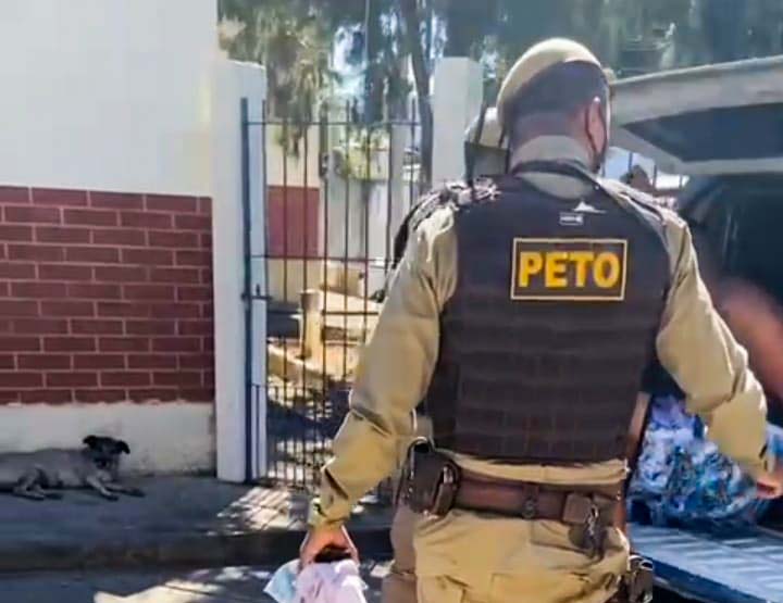 Meia tonelada de Maconha: Homem com mandado de prisão em aberto é preso na zona rural de Brumado