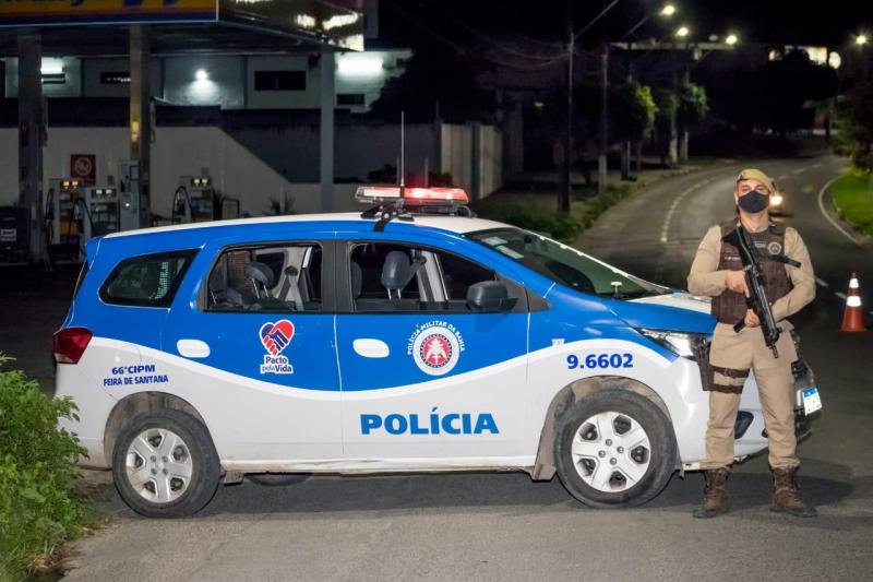 Feira de Santana: PM usa barreiras e drones para fiscalizar medida que limita circulação noturna de pessoas 
