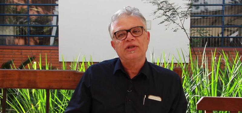 'Redes sociais são a nova esfera pública e devem ser reguladas', diz professor