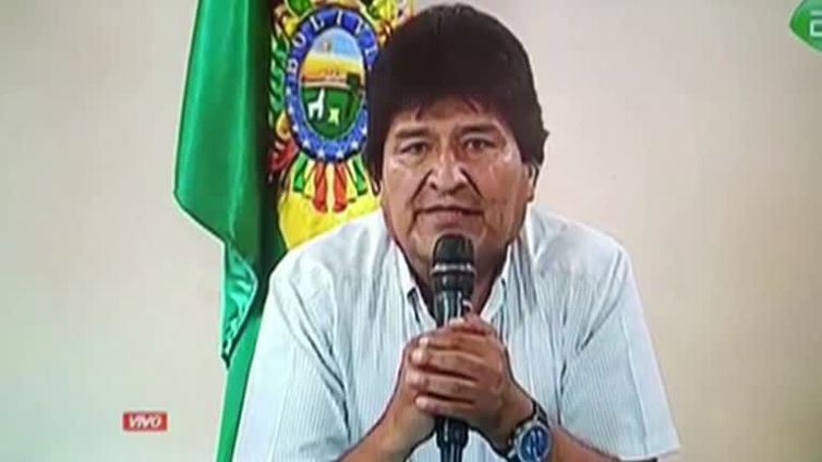 Em meio a protestos, Evo Morales renuncia à presidência da Bolívia