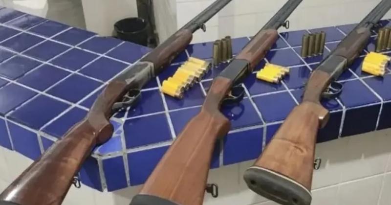 3 espingardas e 28 cartuchos são apreendidas em veículo na BA-262, trecho de Brumado