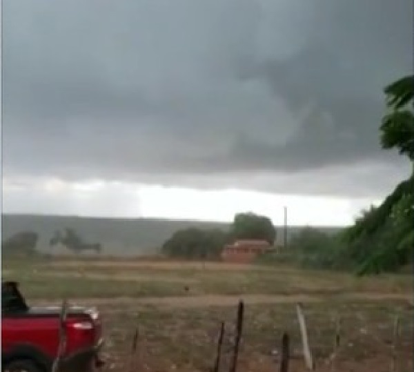 Bahia: Alagoinhas e Água Fria registram chuva de granizo