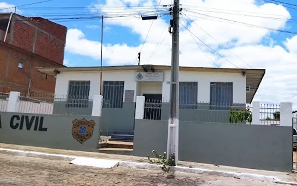 Polícia Militar prende motorista que abandonou carro com quase 80 kg de maconha na BA-026 em Tanhaçu