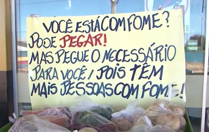 Para evitar desperdício, empresários criam prateleira solidária em mercado na Bahia
