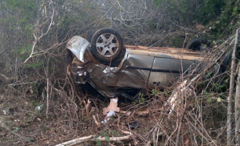 Quatro pessoas ficam feridas após acidente na BR-030, próximo a Rio do Antônio