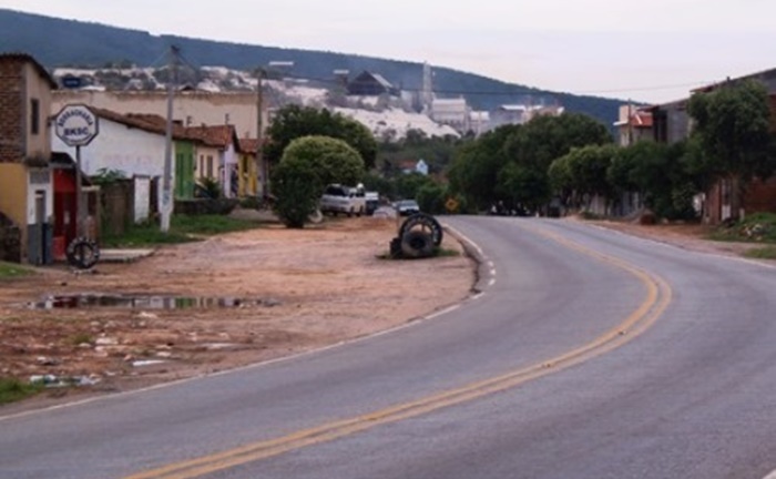 Polícia resgata mulher que era mantida em cárcere privado na Vila Presidente Vargas em Brumado