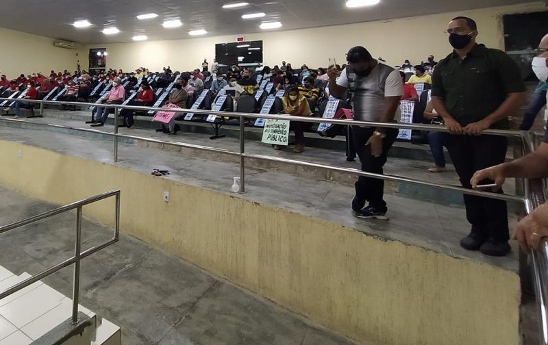 Brumado: Mesmo em período de Pandemia, populares se aglomeram contra prosseguimento da denúncia para cassação do mandato do prefeito Eduardo Lima Vasconcelos