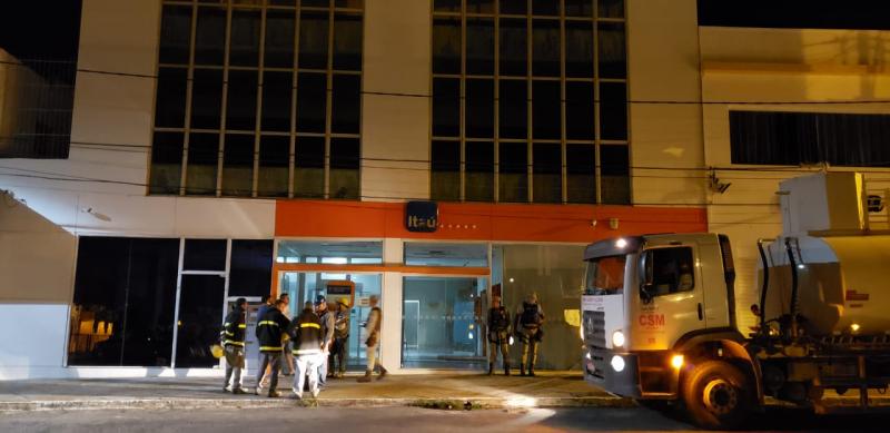 Suposta pane em sistemas de ar causa princípio de incêndio na agência do Banco Itaú de Brumado