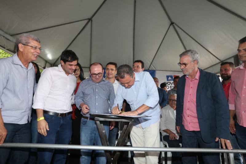 Rui entrega obras de infraestrutura hídrica em Jânio Quadros