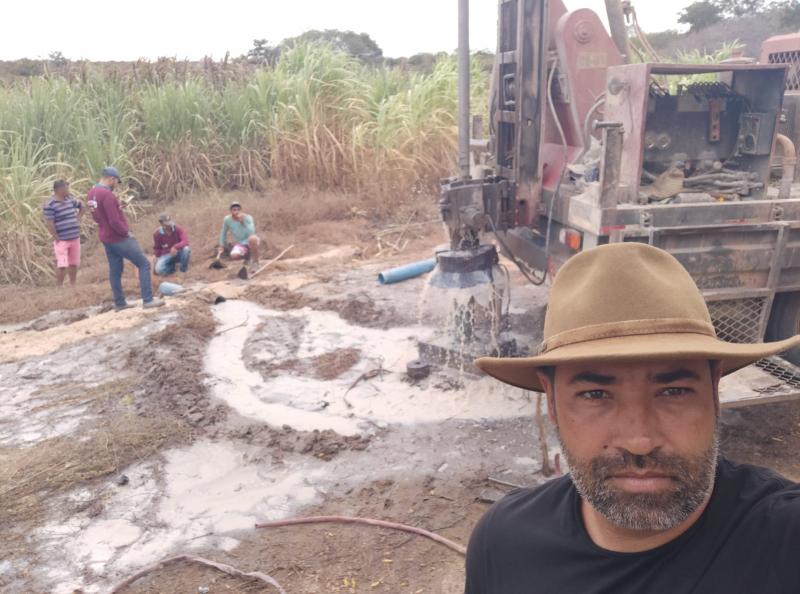 Vereador André Berkovitz comemora perfuração de um novo poço artesiano na comunidade de Sambaibinha