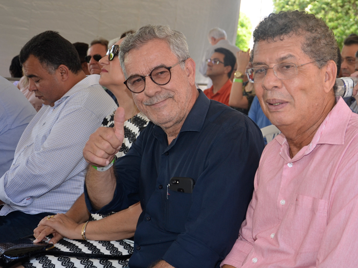 Em companhia dos deputados Waldenor e Zé Raimundo, lideranças petistas de Brumado recepcionam Rui Costa em Livramento