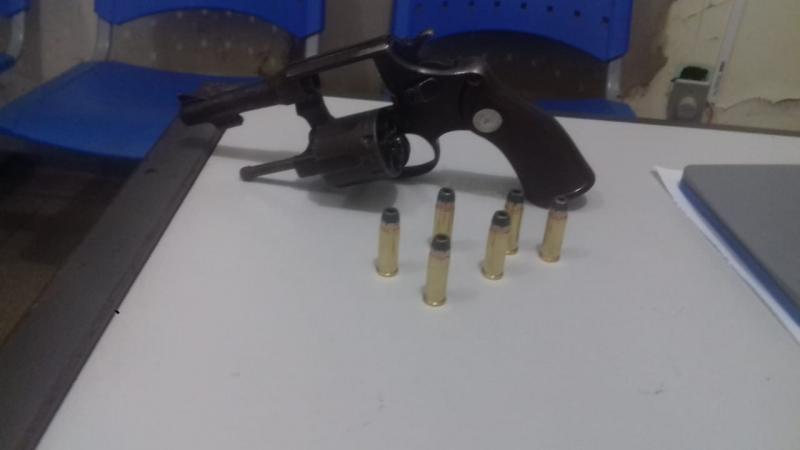 Homem é detido em Aracatu portando arma de fogo após ameaçar companheira