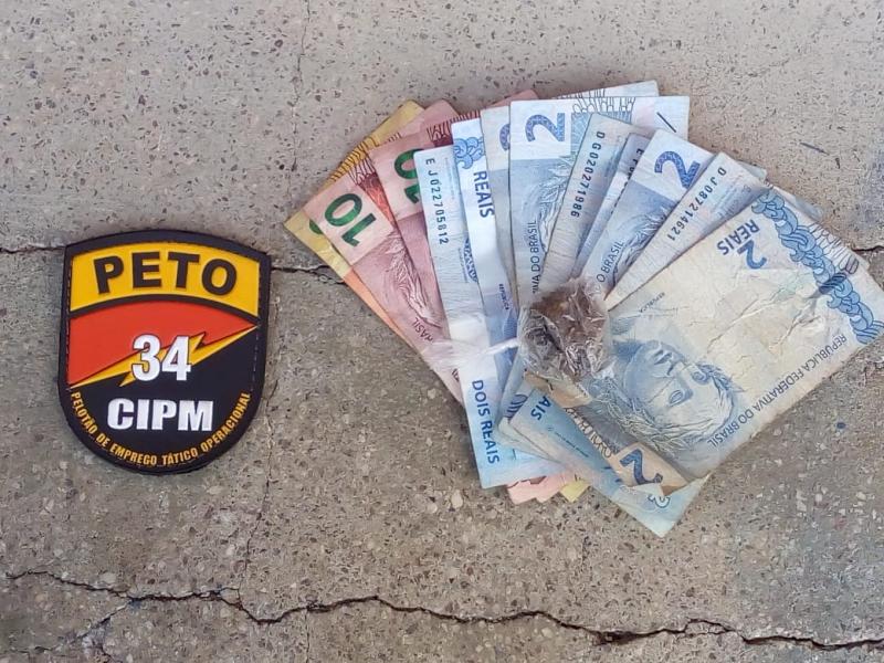 Polícia Militar age rápido e prende assaltantes no centro de Brumado; drogas também foram apreendidas