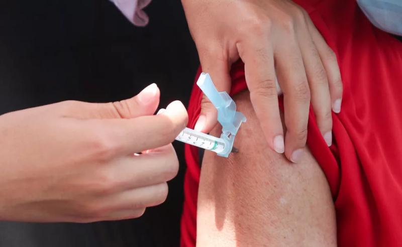 Apenas metade dos baianos completou esquema vacinal contra Covid