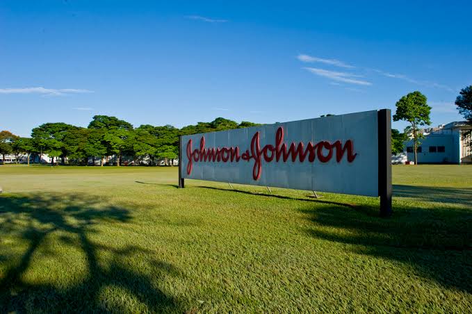 Johnson & Johnson é condenada a pagar multa de US$ 572 milhões