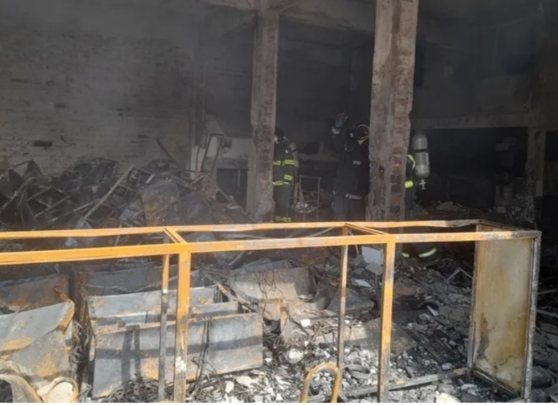 Comerciantes contabilizam prejuízos após incêndio que atingiu lojas de motos e bicicletas no centro de Brumado