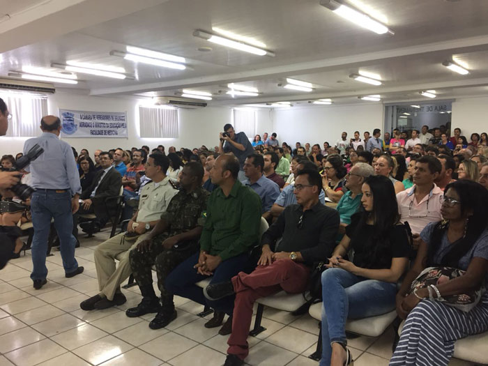 Acompanhado de José Ronaldo e ACM Neto, Ministro da Educação participa de solenidade para autorização de Escola de Medicina em Brumado