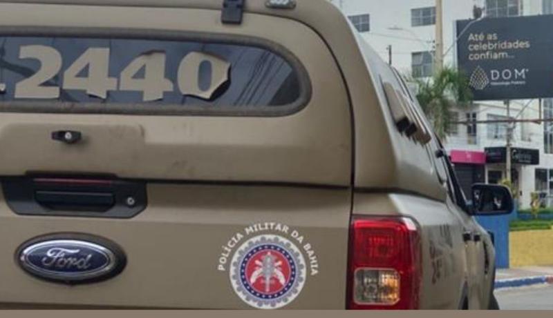 POLÍCIA MILITAR PRENDE EM FLAGRANTE SUSPEITO DE HOMICÍDIO TENTANDO FUGIR EM TÁXI EM BRUMADO