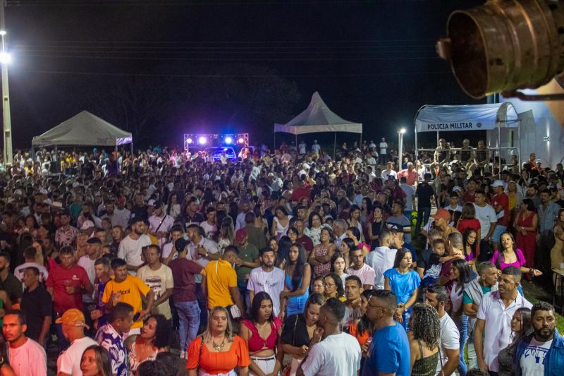 Mais de 5 mil pessoas prestigiam a festa de Réveillon realizada pela prefeitura de Guajeru