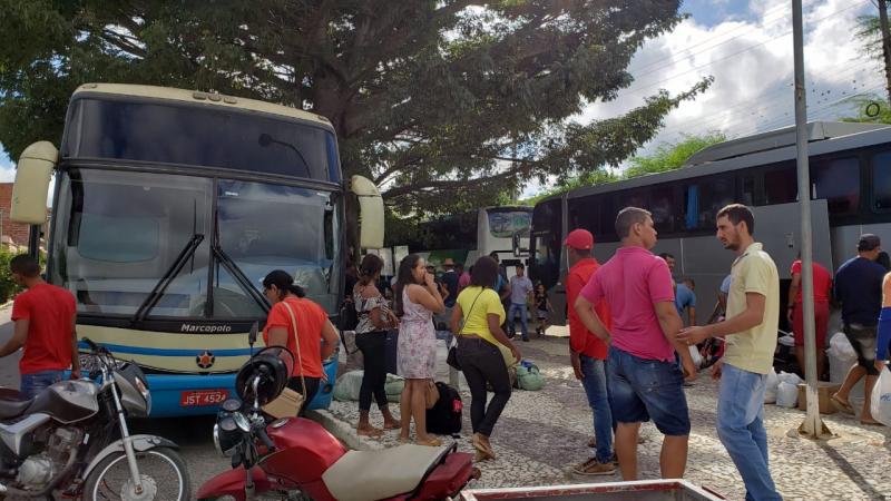 Centenas de aracatuenses continuam deixando o município para trabalharem na colheita de café em outros estados