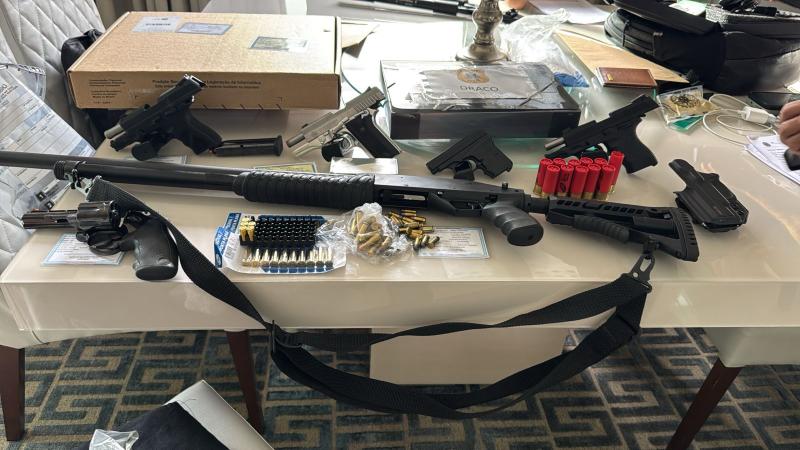 Brumado e outras cidades: Operação Orion Scorpii fecha três lojas, apreende R$ 200 mil e armas de calibre restrito em ação integrada