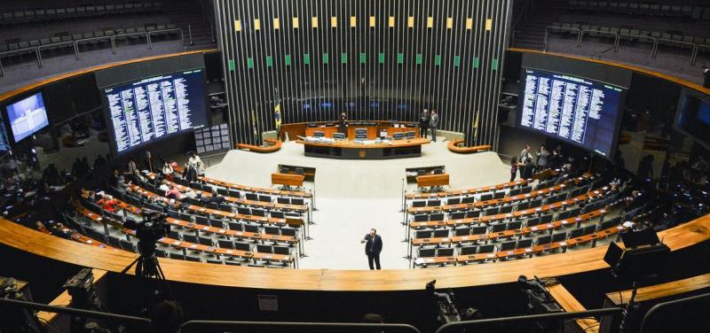 Câmara aprova MP que reajusta em 9% salário dos servidores federais