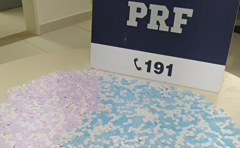  PRF realiza apreensão de 3 mil comprimidos de Ecstasy em abordagem a ônibus na BR-116 em Vitória da Conquista