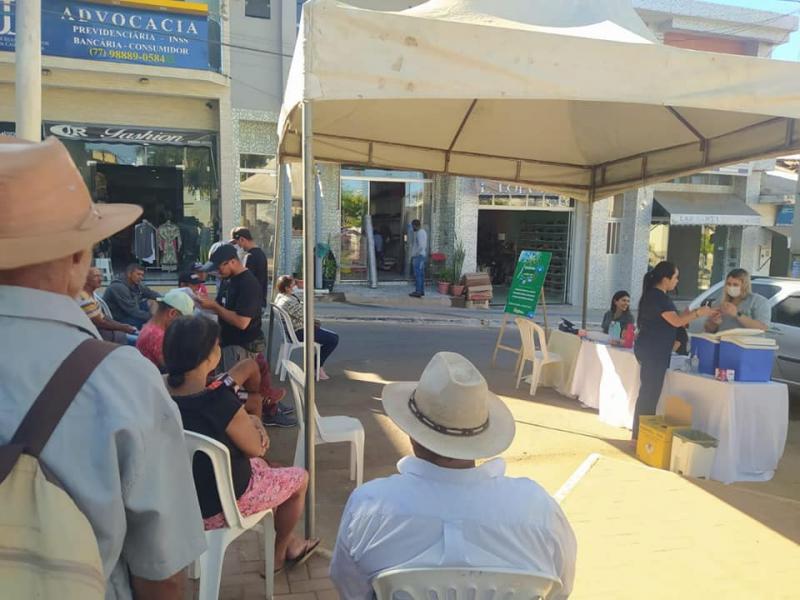 Secretaria Municipal de Saúde de Guajeru, promove vacinação contra Covid-19 e Influeza no Stand da Saúde